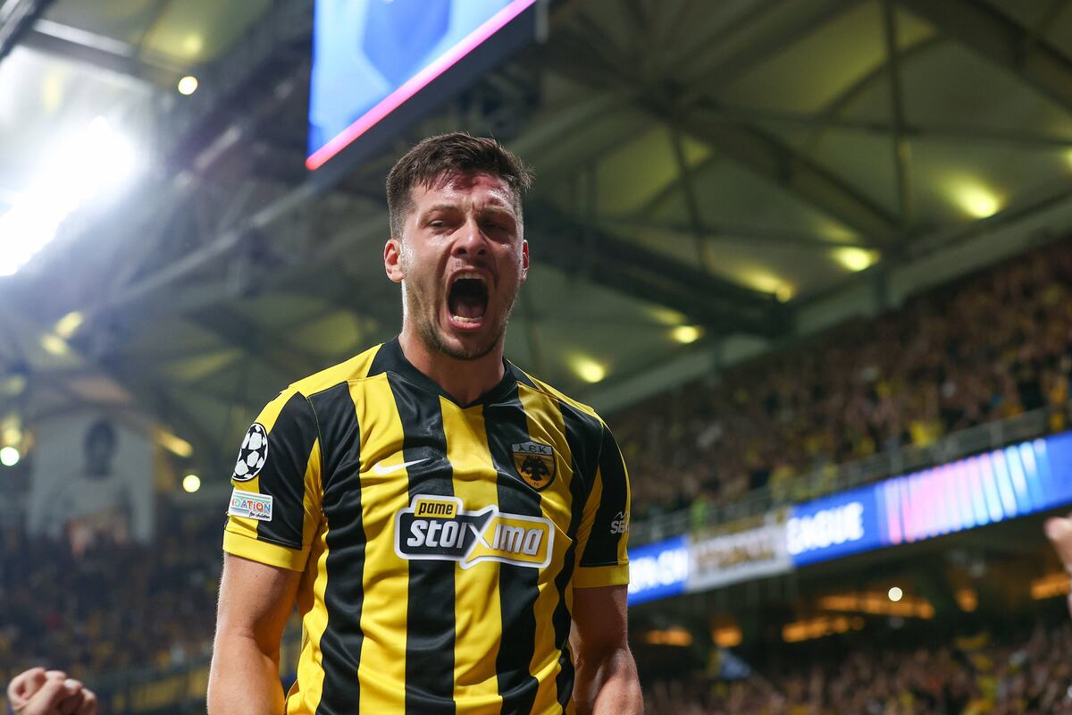 Luka Jović na meču AEK - Levski