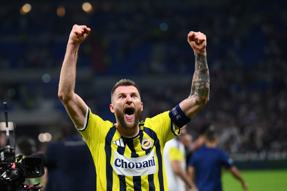 Fudbaleri Fenerbahčea na meču protiv Liona u Francuskoj