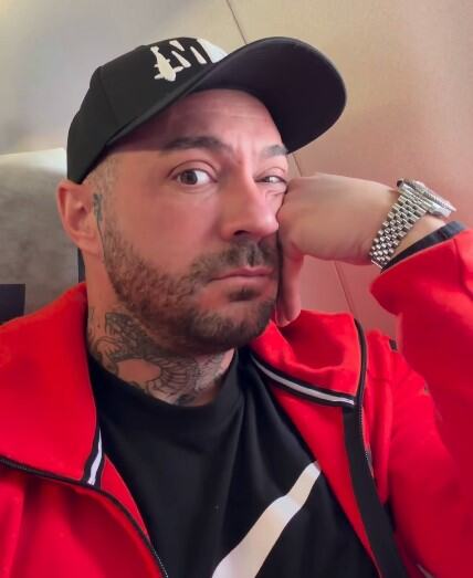 (VIDEO) POGLEDAJTE ŠTA JE JODŽIR RADIO PRE HAPŠENJA! Ispred njega litre alkohola, obratio se ovoj ženi direktnom porukom