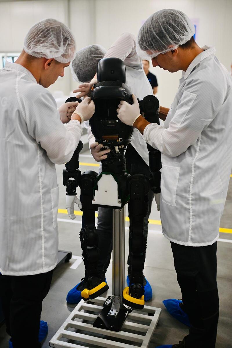 Aleksandar Vučić fabrika humanoidnih robota kompanija Minth Šabac (4).jpeg