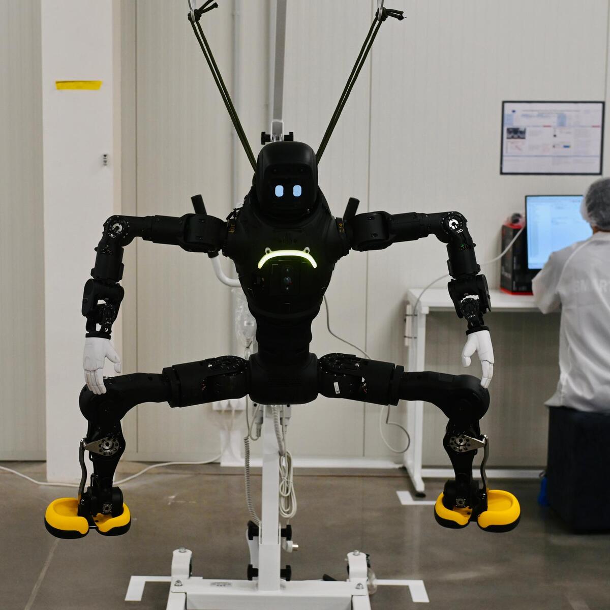 Aleksandar Vučić fabrika humanoidnih robota kompanija Minth Šabac (15).jpeg