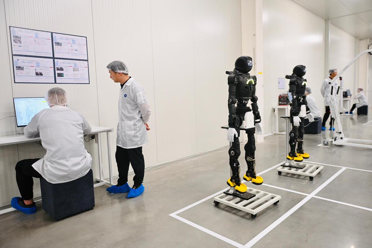 Aleksandar Vučić fabrika humanoidnih robota kompanija Minth Šabac (16).jpeg