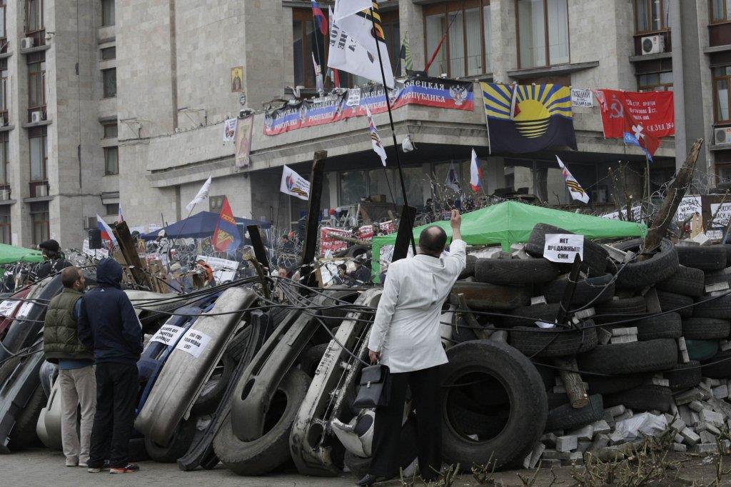 proruski-separatisti-barikade-lugansk-reuters.jpg