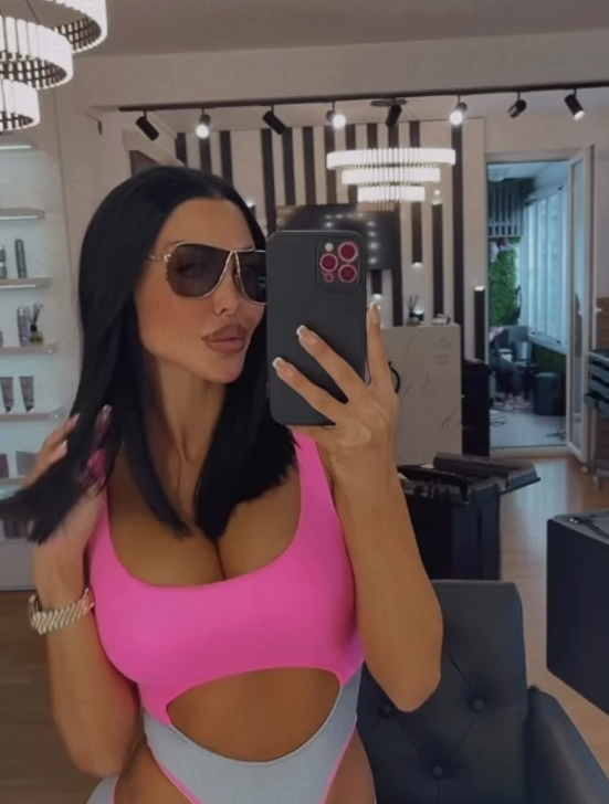EVO KAKO IZGLEDA MAJA MARINKOVIĆ NAKON ŠTO SE PONOVO "DORADILA"! Starleta ima nikad izraženiju vilicu