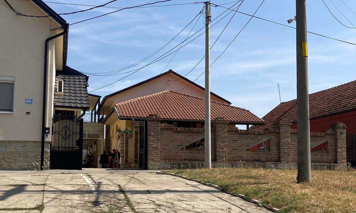 Surčin ispred koje je ubijen ubijen Novica Elek (1).jpeg