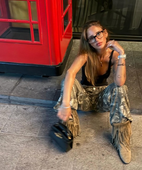 Mia Šem posle zatočeništva u Gazi postala model (2).PNG
