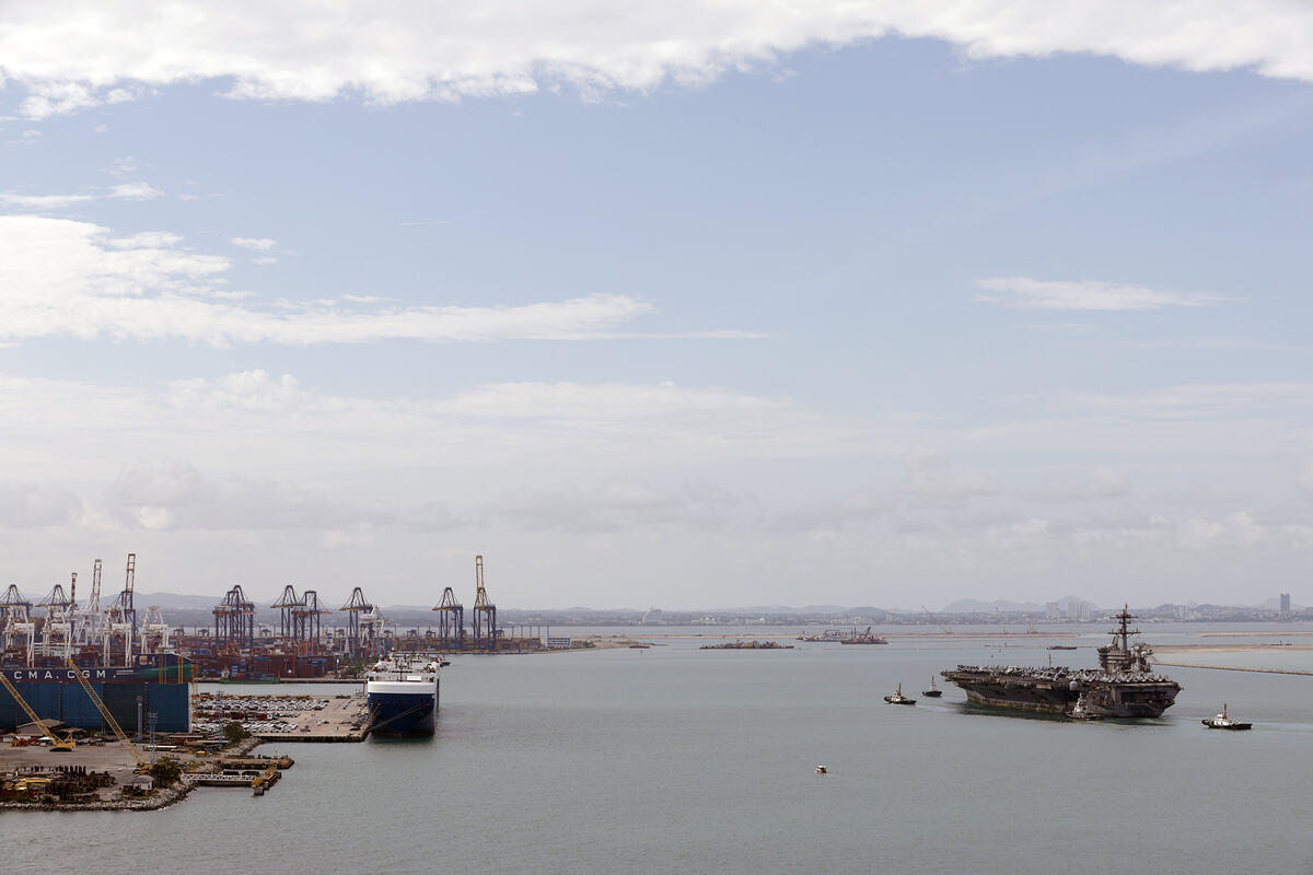 Američki nuklearni nosač aviona USS Abraham Linkoln (3).jpg