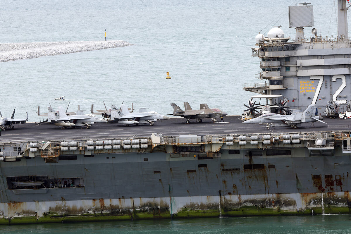 Američki nuklearni nosač aviona USS Abraham Linkoln (2).jpg