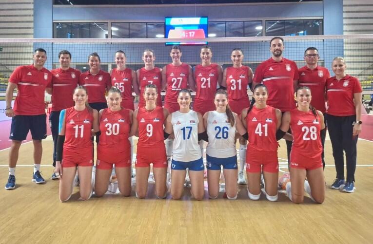 Ženska odbojkaška reprezentacija Srbije na Mediteranskim igrama 2.jpg
