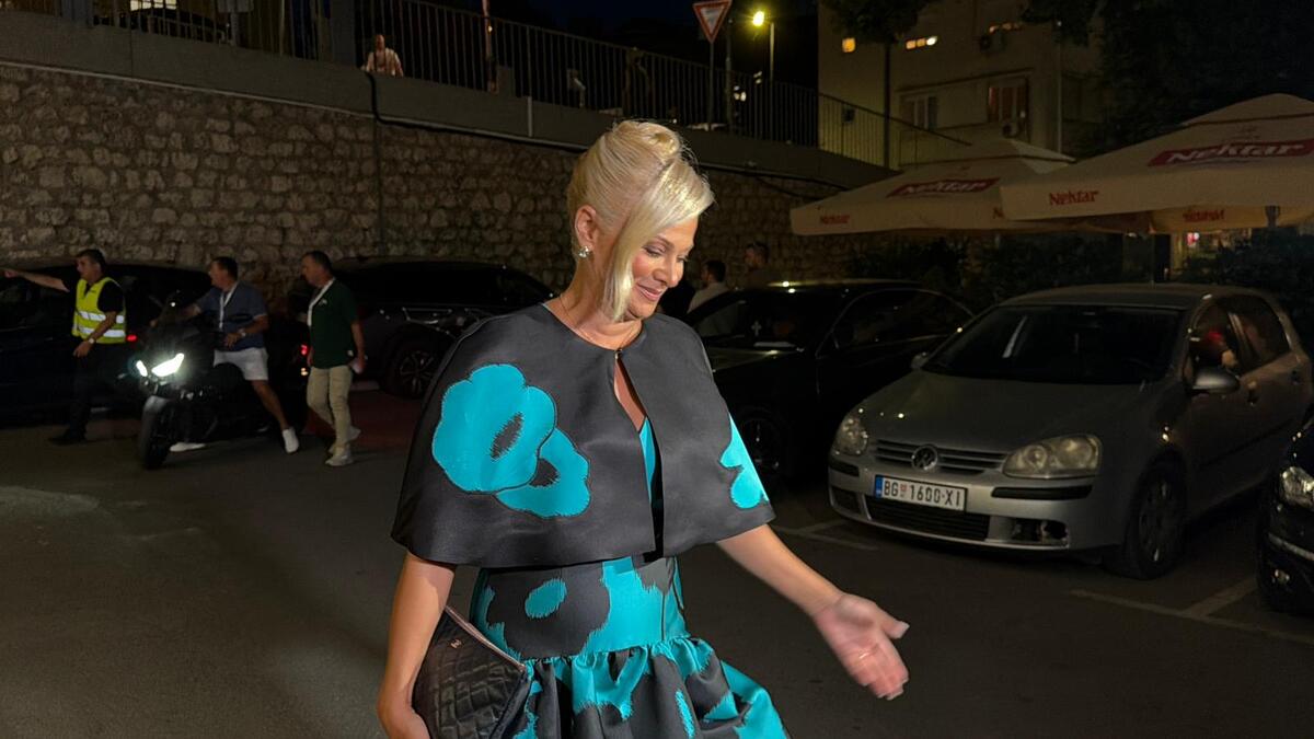 MILANČE SPREMA VEČE ZA PAMĆENJE: Okupio najveće zvezde na jednom mestu, a ovaj pevač stigao u besnoj mašini od 50.000 €... (VIDEO)