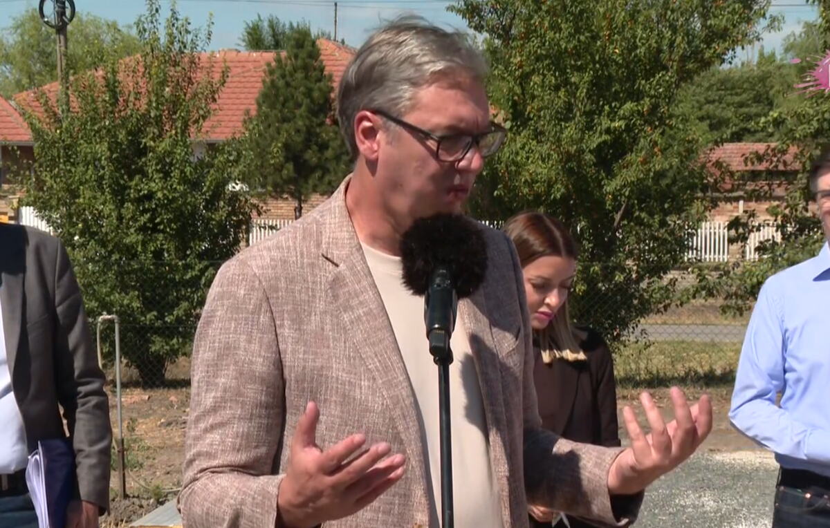 Aleksandar Vučić (8).png