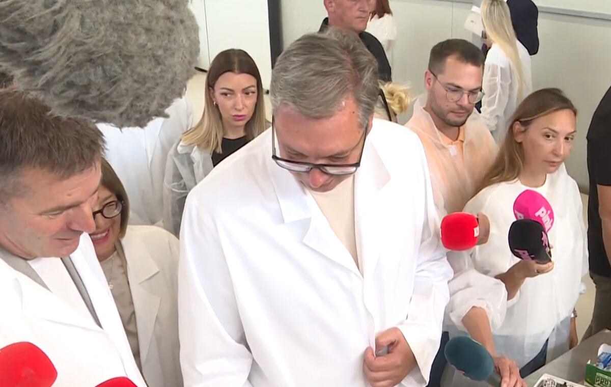 Aleksandar Vučić (11).png