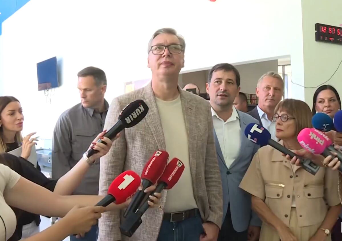 Aleksandar Vučić (6).png