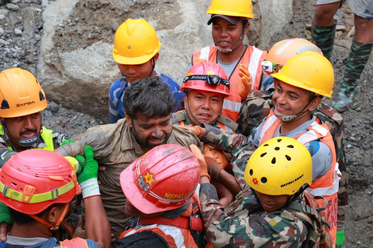 napal02 EPA Nepali Army Handout.jpg