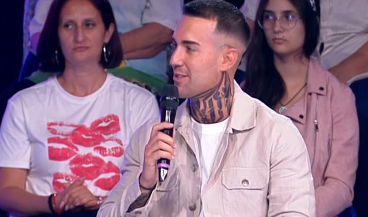 MATEJA ZAVRŠIO U KREVETU SA BIVŠOM SVOG DRUGA! Bila utorak devojka Filipa Đukića, sad se ljubi i grli s Matijevićem (FOTO)