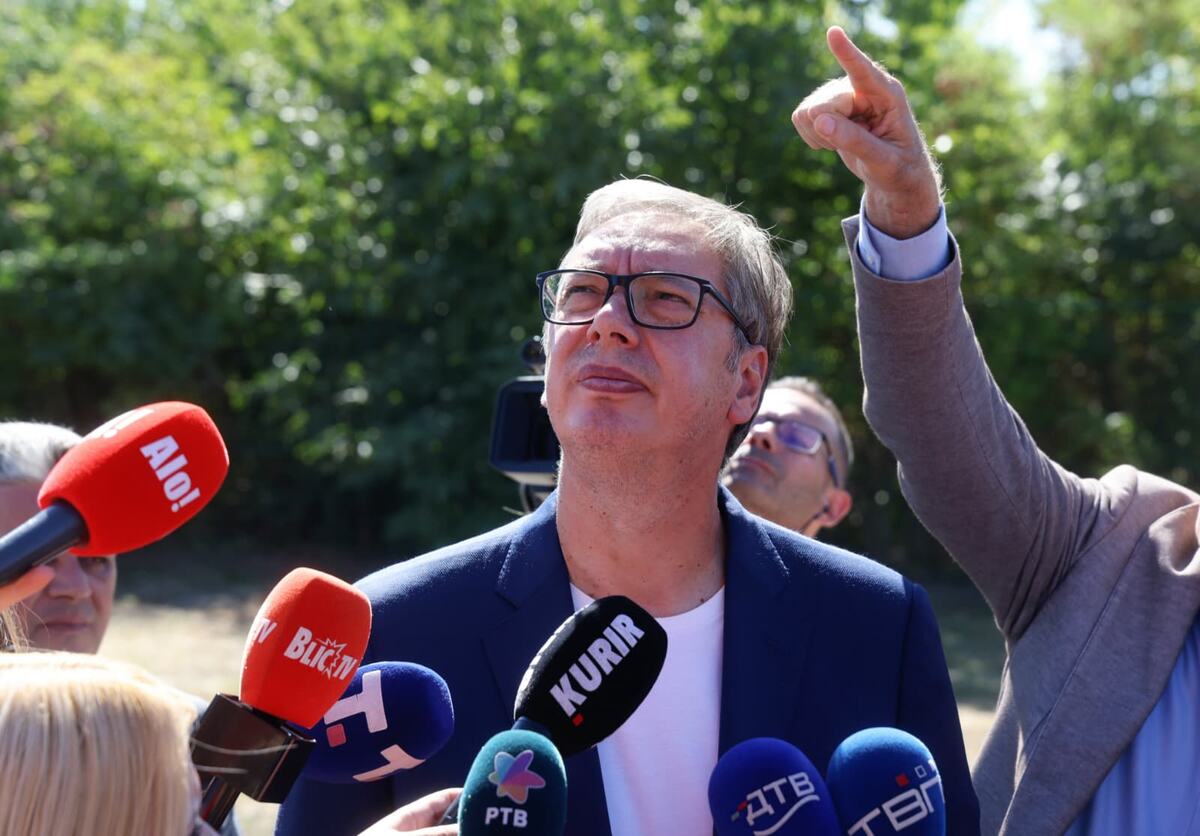 Aleksandar Vučić Obilazak radova na putu Bački Brestovac - Bački Gračac (26).jpeg