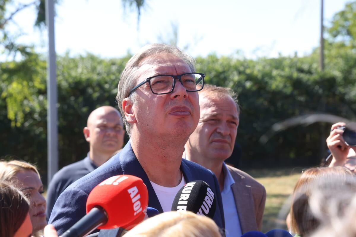 Aleksandar Vučić Obilazak radova na putu Bački Brestovac - Bački Gračac (27).jpeg