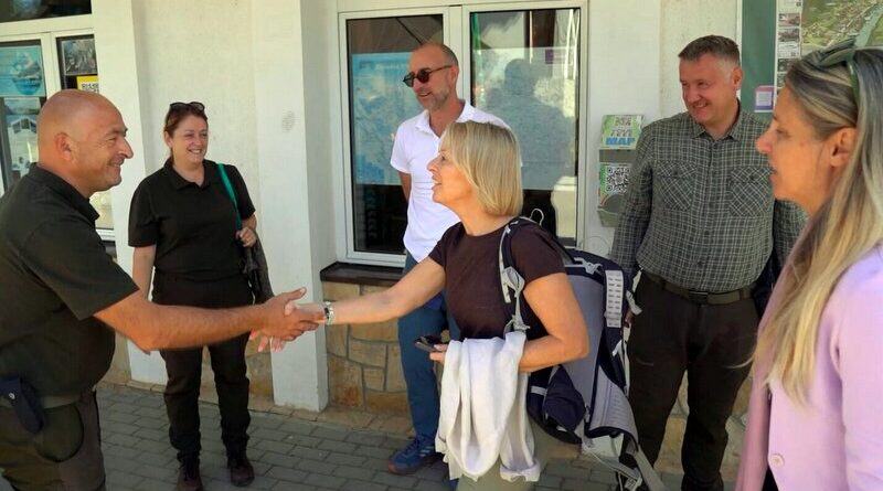 Foto NP Tara - Ambasadorka švedske u poseti NP Tara.jpg