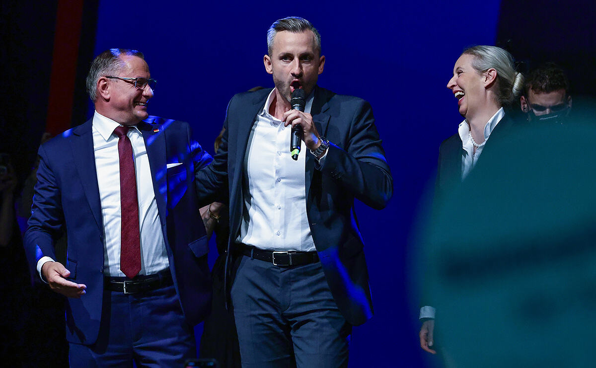 AFD pobeda slavlje Alis Vajdel Tino Krupala Ulrih Zigmund (7).jpg