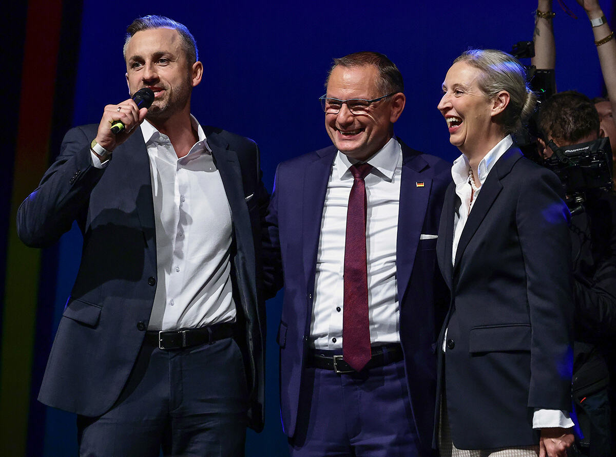 AFD pobeda slavlje Alis Vajdel Tino Krupala Ulrih Zigmund (8).jpg