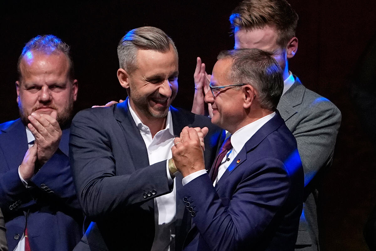 AFD pobeda slavlje Alis Vajdel Tino Krupala Ulrih Zigmund (10).jpg