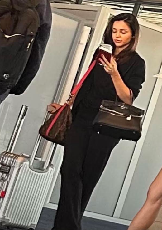 Breskvica sama na aerodromu