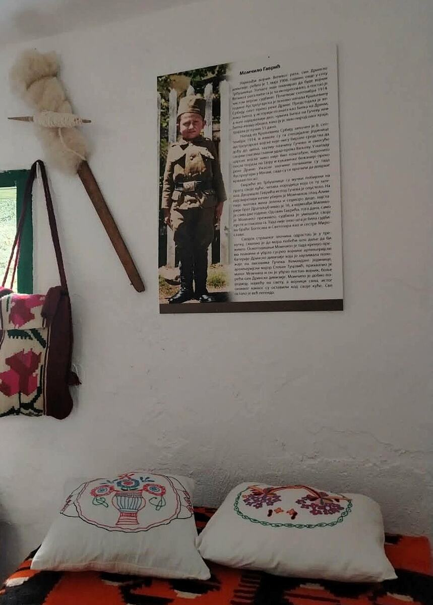 LOZNICA - Izložba u kući.jpg