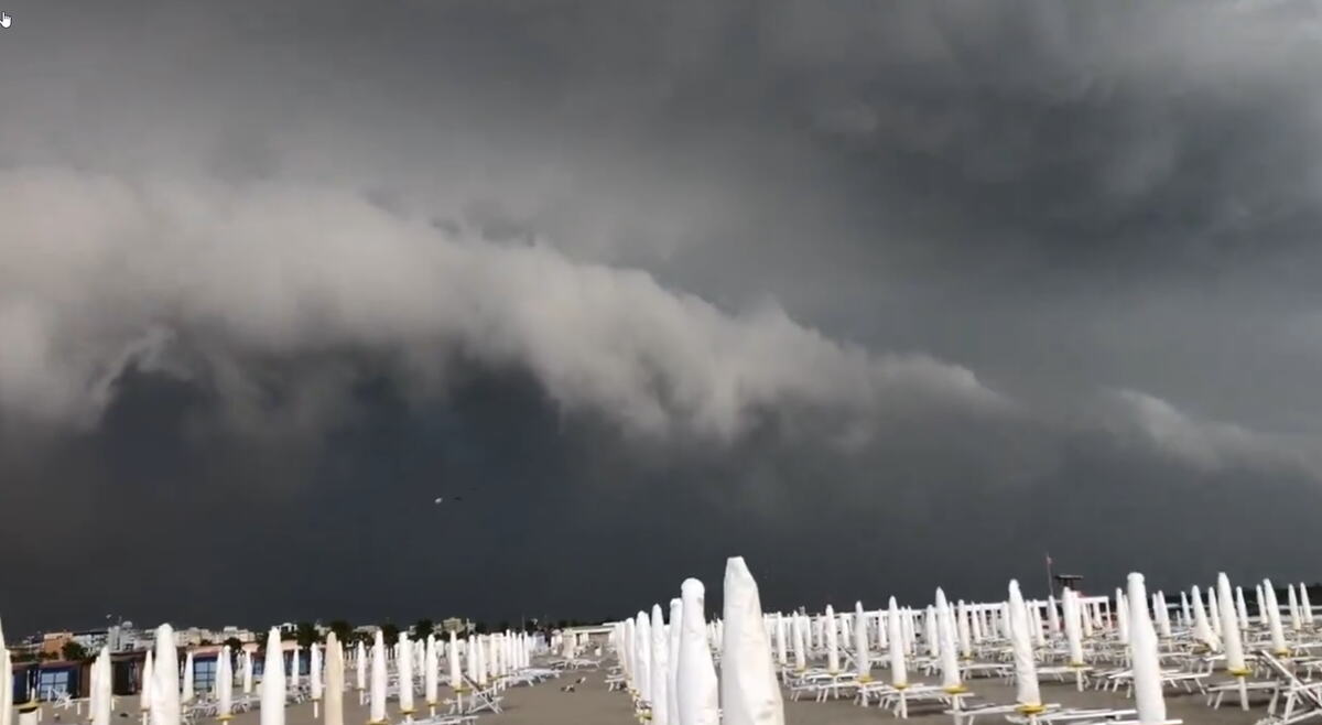 Snažno nevreme i olujni oblaci u Italiji.