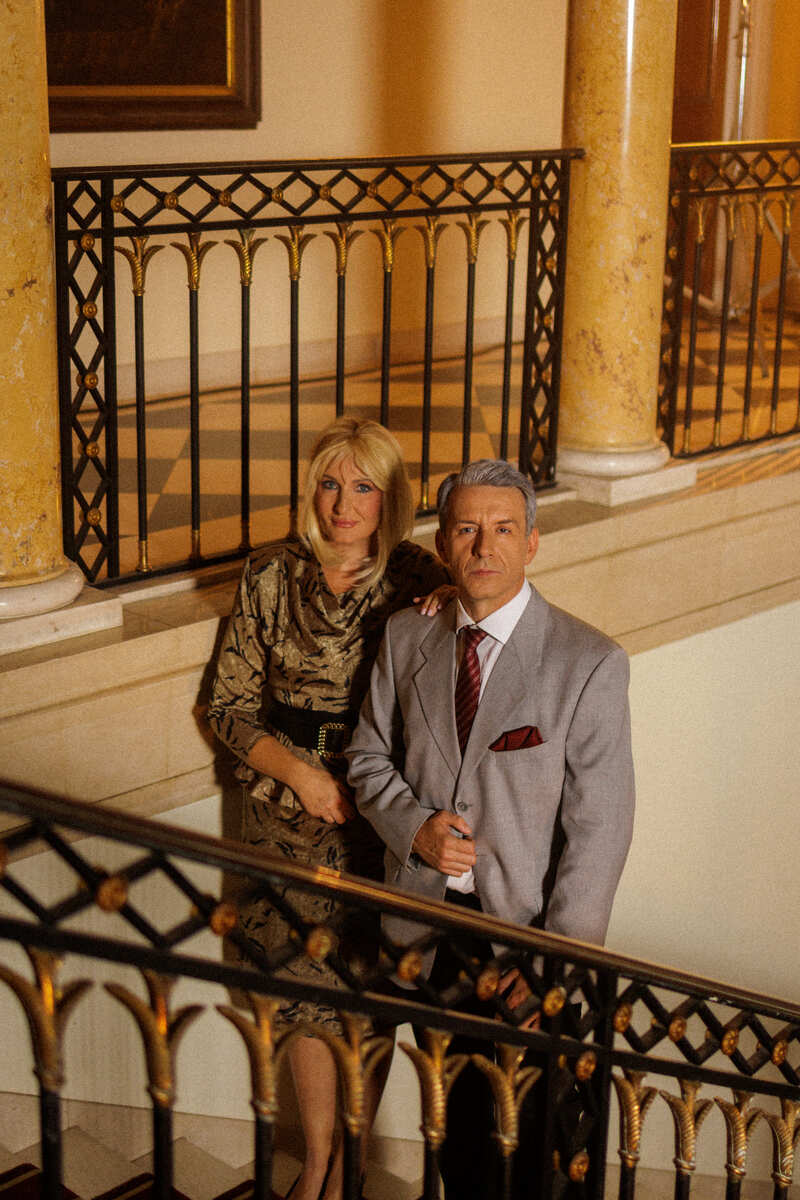 Ivan Kleut i Olivija Jontić kao Blejk i Kristl Karington