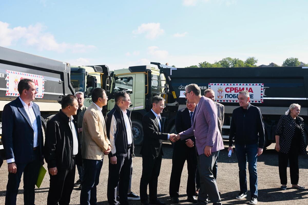 Aleksandar Vučić Obilazak radova brza saobraćajnica Vožd Karađorđe (6).jpeg
