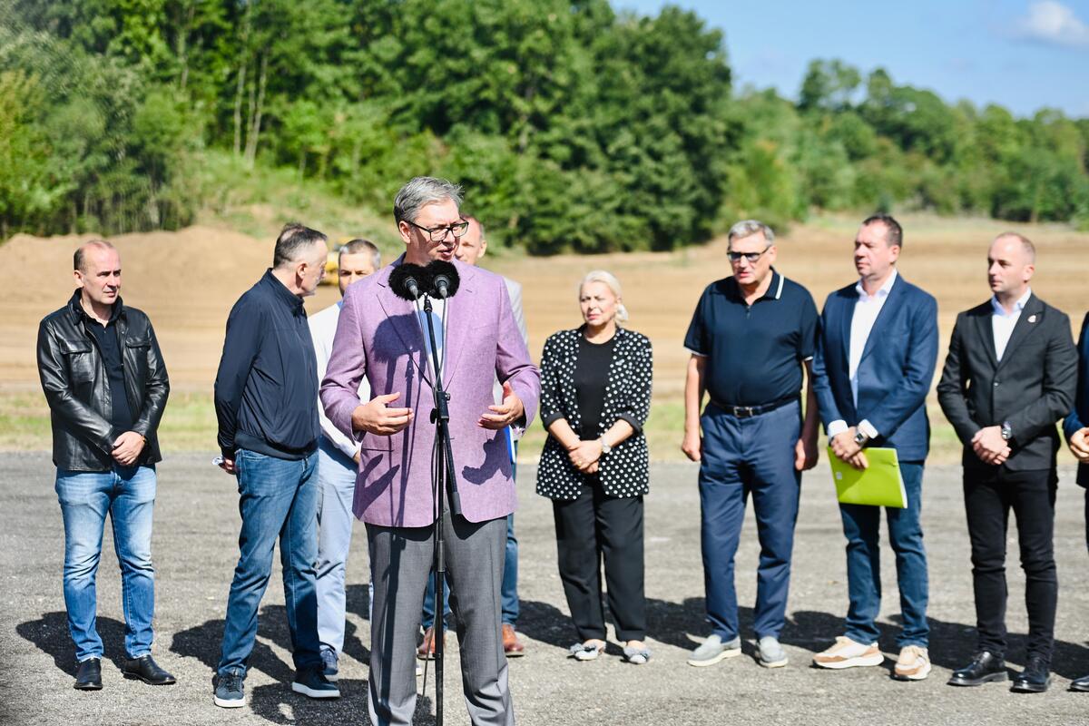 Aleksandar Vučić Obilazak radova brza saobraćajnica Vožd Karađorđe (6).jpeg
