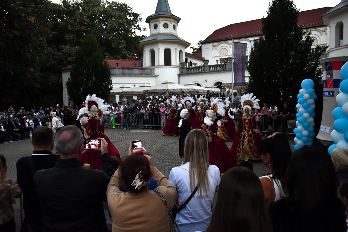 BANJA KOVILJAČA - Kod Kur-salona.JPG