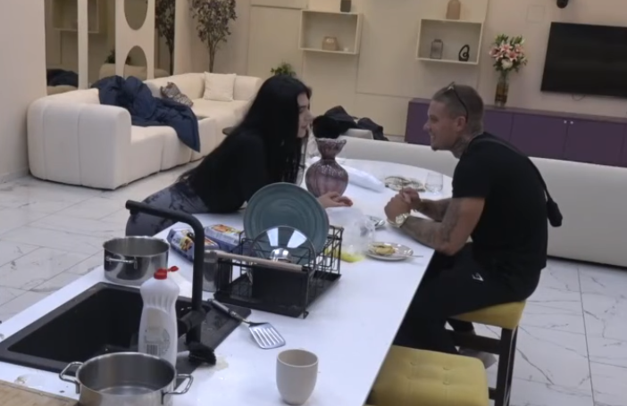 "JEDNOM NAMIGNEM I DOBIJEM SVE" On pokušava da joj se približi, ali ona se ne da! Pljušte varnice u Eliti 10 (VIDEO)