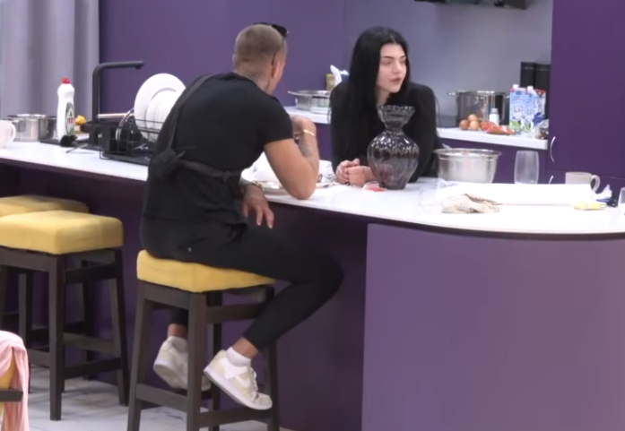 "JEDNOM NAMIGNEM I DOBIJEM SVE" On pokušava da joj se približi, ali ona se ne da! Pljušte varnice u Eliti 10 (VIDEO)