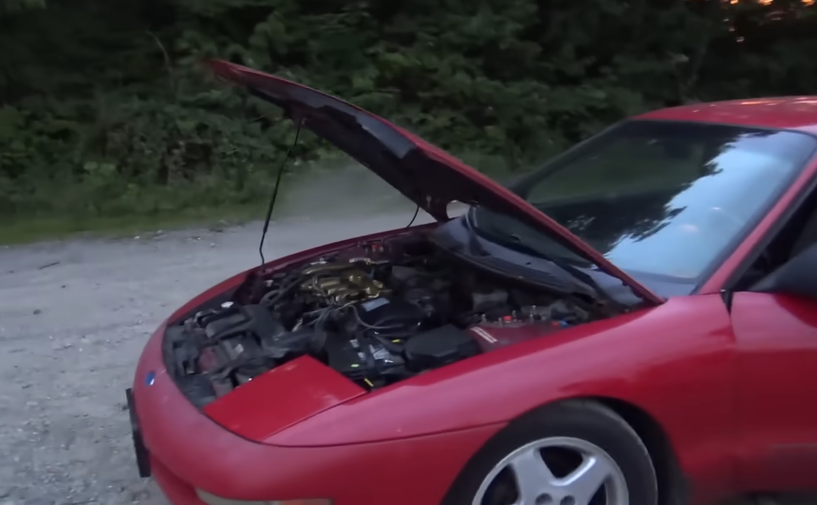 Ford Probe u koji je umesto motornog ulja sipan WD-40 završava u plamenu tokom eksperimenta (7).png