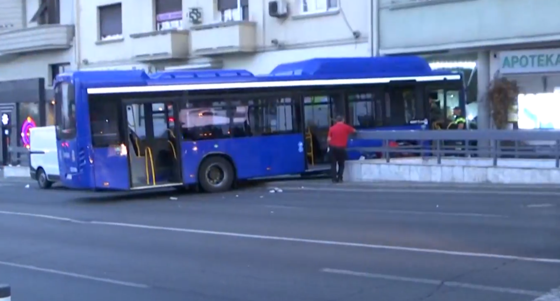 Zeleni Venac autobus udario u izlog saobračajna nesreća
