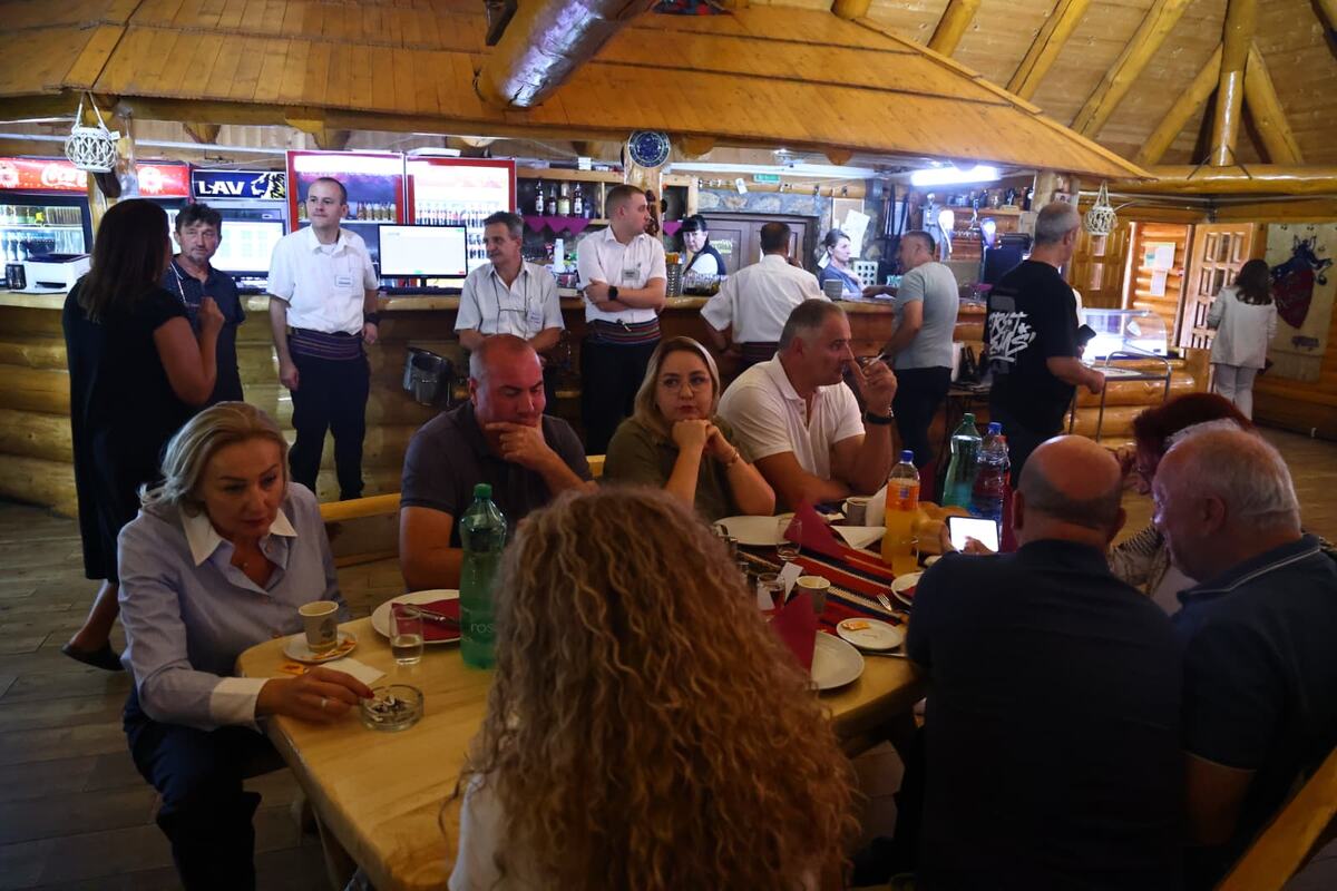 Aleksandar Vučić Ujedinjena Srbija  etno selo Moravski konaci(3).jpeg