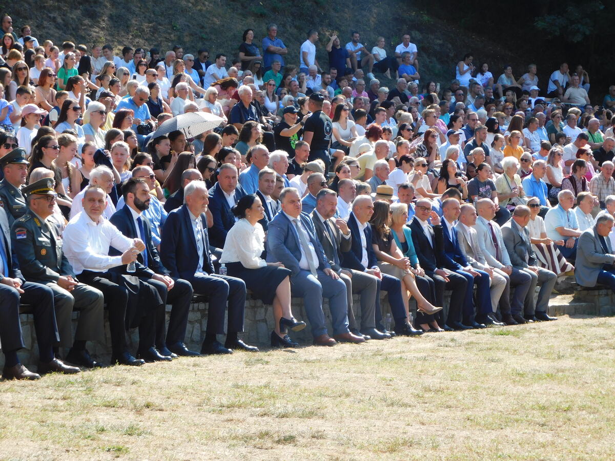 TRŠIĆ - Publika i zvanice.JPG