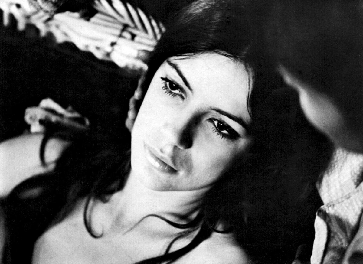 Karol Loru u kontroverznom filmu „Slatki film“ Dušana Makavejeva iz 1974. godine