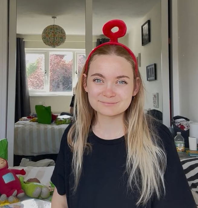 Džes Smit, nekadašnja beba Sunce iz Teletabisa (4).PNG
