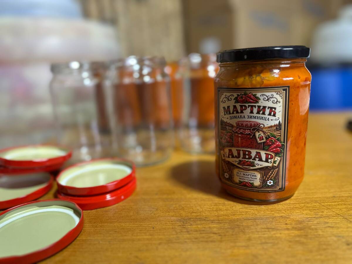 cacak-porodica-martic-ajvar111-zimnica-fotorina2.jpeg