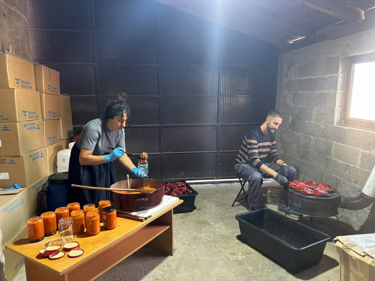 cacak-porodica-martic-ajvar4-zimnica-fotorina2.jpeg