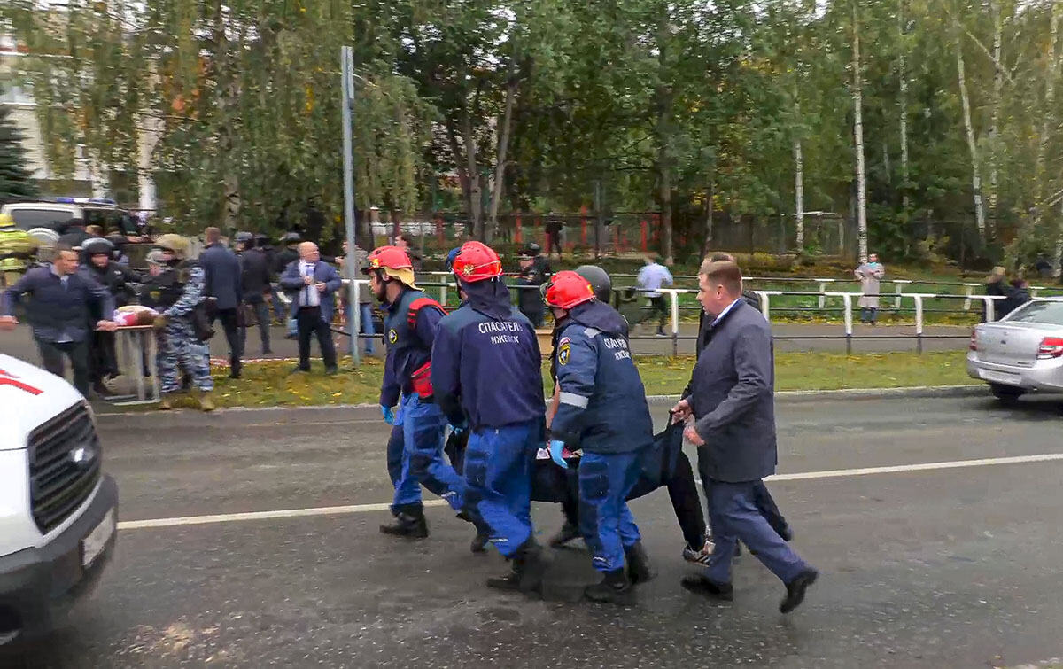 masovna pucnjava škola Iževski Udmurtija Rusija (2).jpg