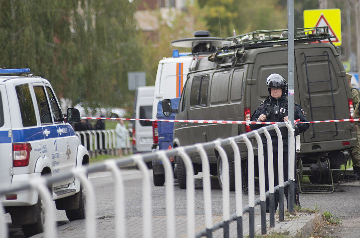 masovna pucnjava škola Iževski Udmurtija Rusija (16).jpg
