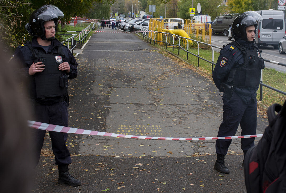masovna pucnjava škola Iževski Udmurtija Rusija (13).jpg