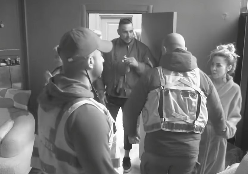 ANELI BANULA U HOTEL I ZATEKLA ĐUKIĆA SA LAUROM POSLE VRELE AKCIJE: Nastao totalni haos, obezbeđenje ih razdvajalo (VIDEO)