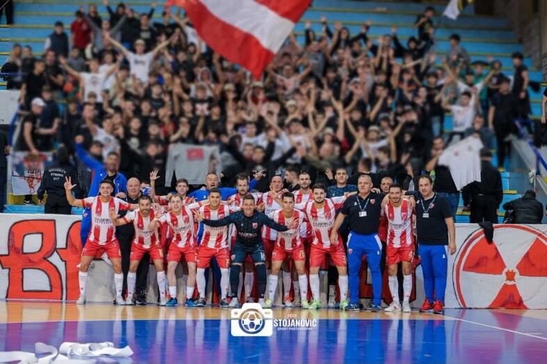 Futsal klub Crvena zvezda s navijačima