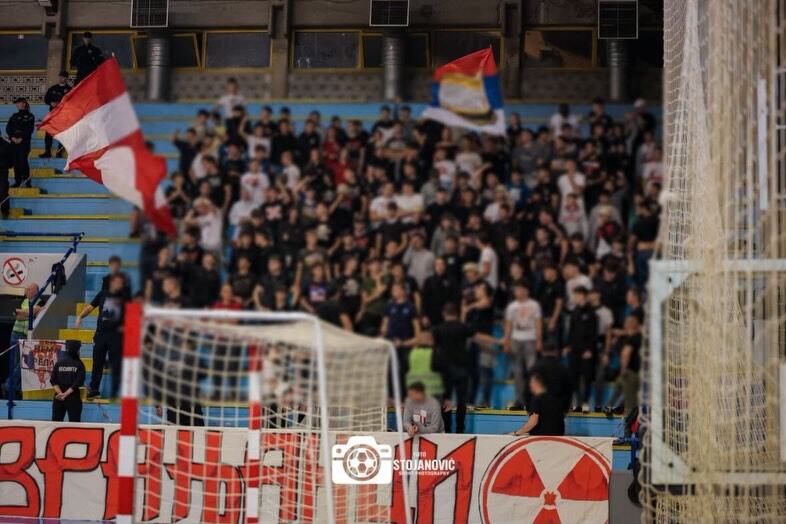 Futsal klub Crvena zvezda s navijačima