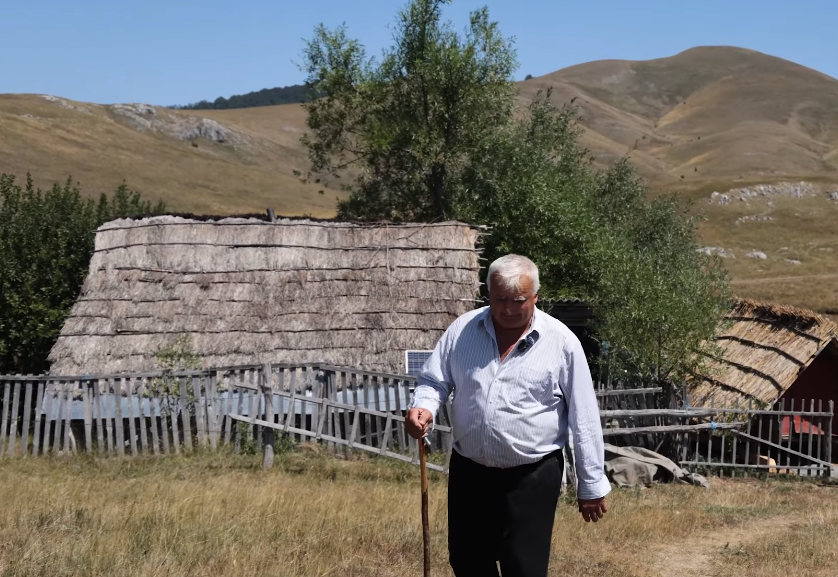 Mileva i Pavle Drvendžija na Morinskoj visoravni, poznatoj kao hercegovački Tibet