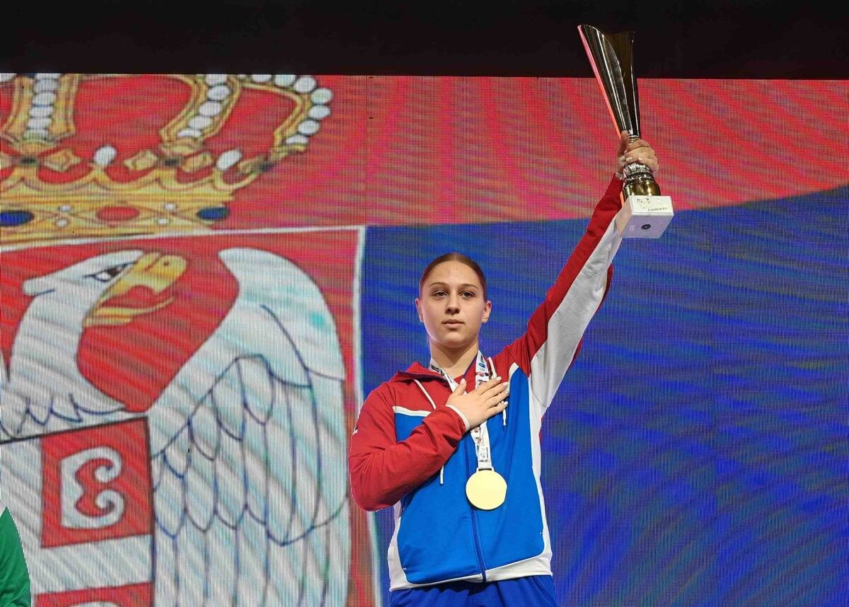 Nađa Nikolić, srpska kik-bokserka